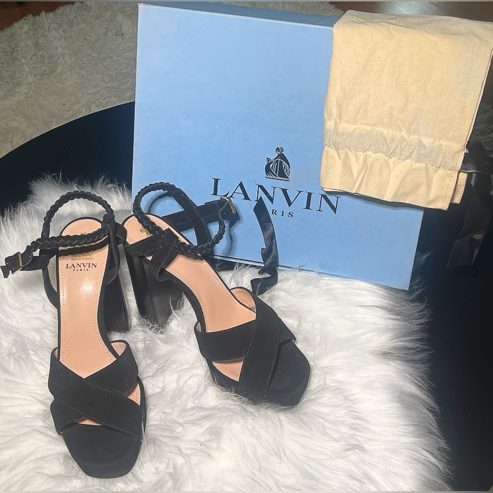 New with box and dust bag